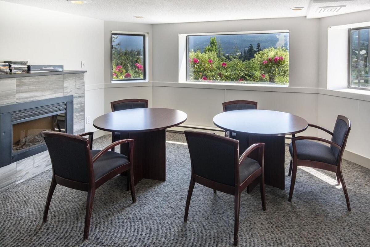 Ironwoods On Blueberry Hill By Whistler Blackcomb Vacation Rentals ภายนอก รูปภาพ