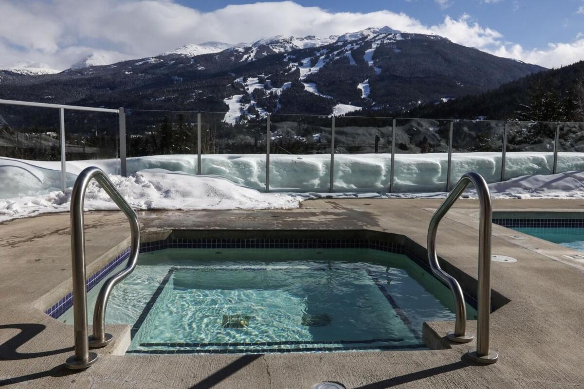 Ironwoods On Blueberry Hill By Whistler Blackcomb Vacation Rentals ภายนอก รูปภาพ
