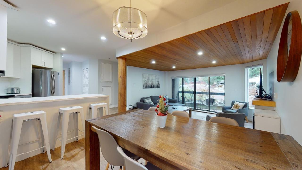 Ironwoods On Blueberry Hill By Whistler Blackcomb Vacation Rentals ภายนอก รูปภาพ
