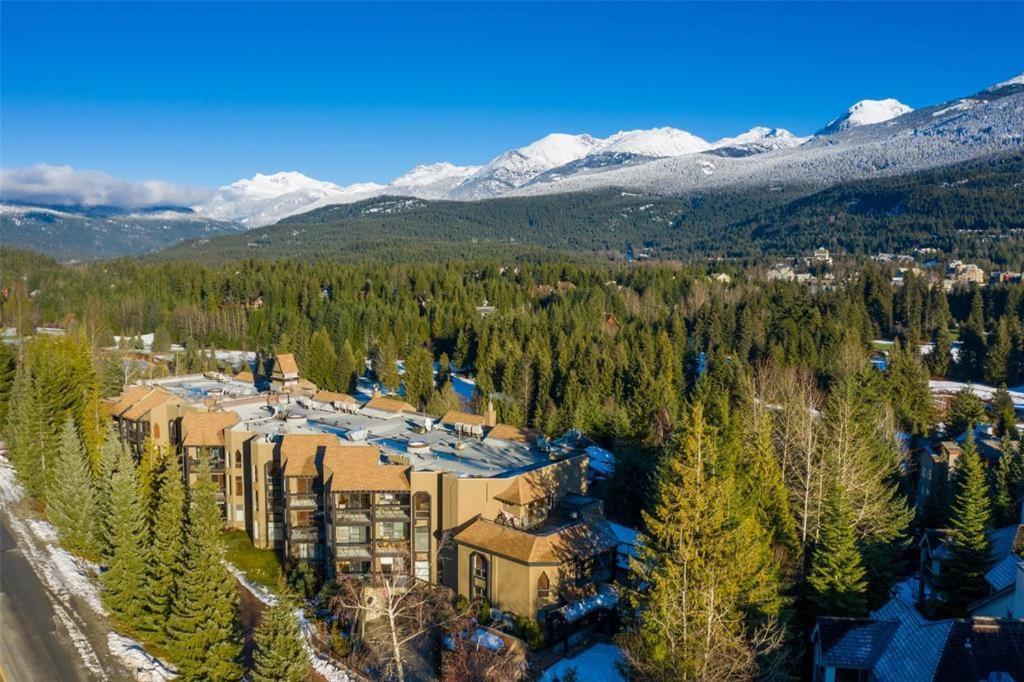 Ironwoods On Blueberry Hill By Whistler Blackcomb Vacation Rentals ภายนอก รูปภาพ