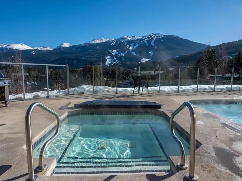 Ironwoods On Blueberry Hill By Whistler Blackcomb Vacation Rentals ภายนอก รูปภาพ